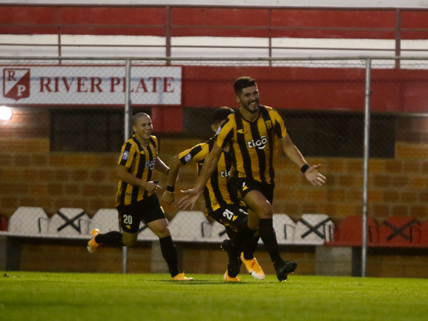 Guaraní florea los jardines con una goleada al Kelito