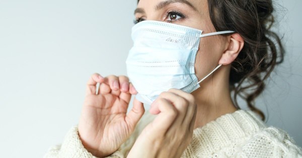 La Nación / Es hora de llevar mejores mascarillas, indican los expertos