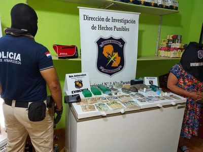 Mujer detenida y drogas incautadas en allanamiento - ABC en el Este - ABC Color