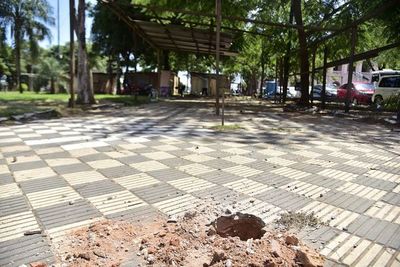 Municipalidad presentaría denuncia por ocupación de vía pública, según asesor jurídico  - Nacionales - ABC Color