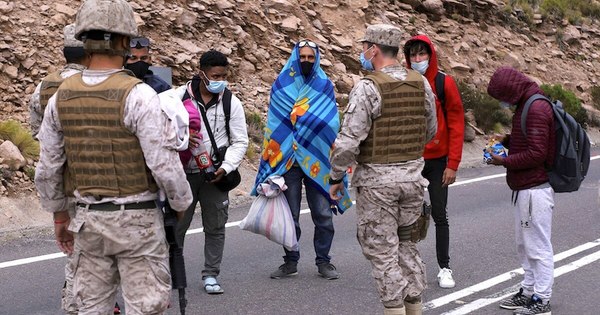 La Nación / Chile expulsa a centenar de migrantes irregulares