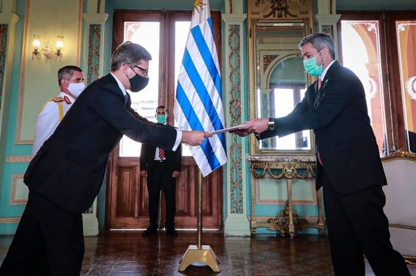 Nuevos embajadores de Uruguay y Rusia presentaron cartas credenciales a Mario Abdo - ADN Digital