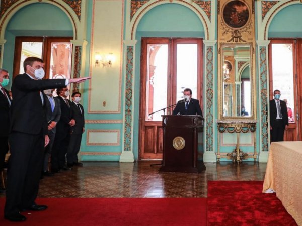 Brunetti juró como ministro y pidió publicar cosas buenas del Gobierno