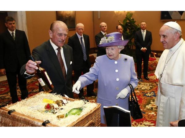 Isabel II celebra 69 años en el trono