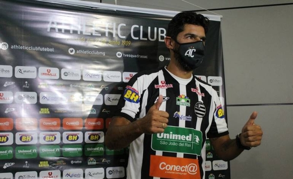 HOY / 'Loco' Abreu dice que aún tiene "hambre" de fútbol en su regreso a Brasil