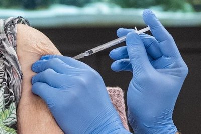 Perú comenzó a inmunizar a la población contra el coronavirus