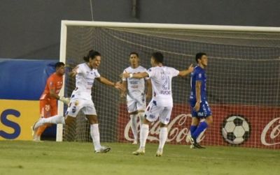 Ajustado triunfo académico