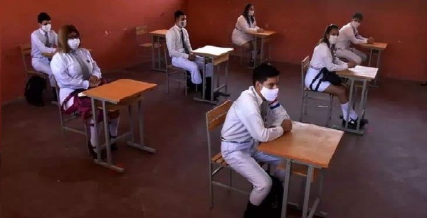 Presentan a docentes y padres protocolo para retorno a clases semi-presenciales