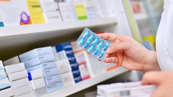 Jóvenes crean registro web para faltante de medicamentos