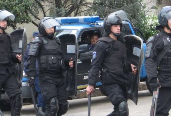 Suspenden a 400 policías argentinos que se sublevaron en reclamo de salario