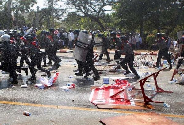 ONU condena violencia policial contra manifestantes en Birmania