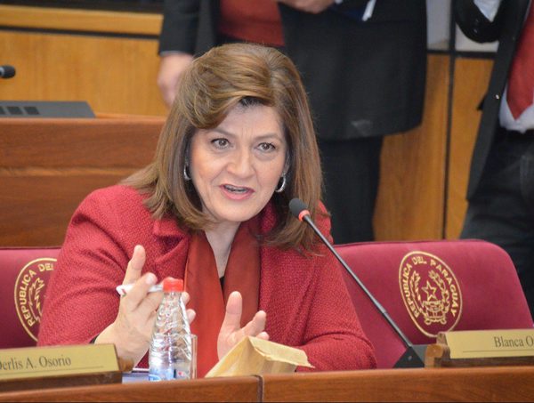 Blanca Ovelar lamenta ninguneo de Marito en Educación: "fuimos muy para atrás, en vez de avanzar" · Radio Monumental 1080 AM