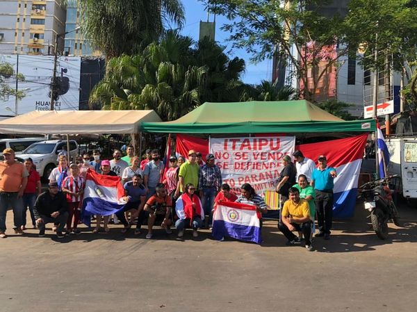 Esteños protestan contra designación de González en Itaipú  - ABC en el Este - ABC Color