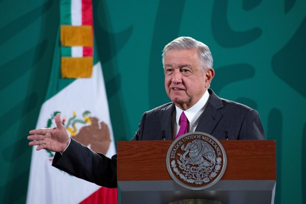 El presidente de México estrena las pistas de su aeropuerto emblemático - MarketData