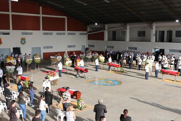 Triste despedida a militares en predio de la Fuerza Aérea - Nacionales - ABC Color