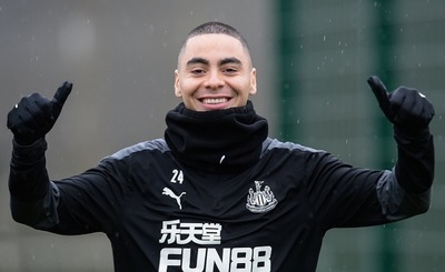 "Veneran" a Miguel Almirón en su cumpleaños