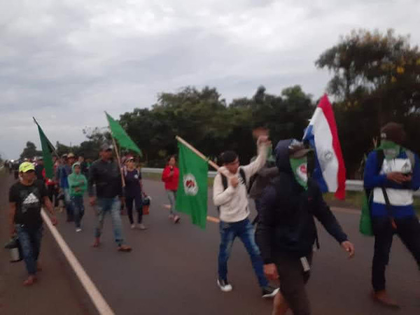 Familias campesinas se movilizan contra violencia armada en Canindeyú