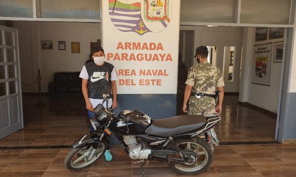 Detienen a hombre con moto robada en Brasil