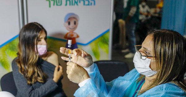 La Nación / COVID-19: Israel inicia la vacunación sin costo a inmigrantes ilegales