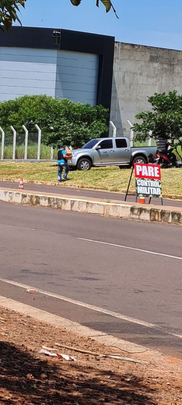Denuncian presunto despojo de mercaderías en la frontera en controles improvisados - Nacionales - ABC Color