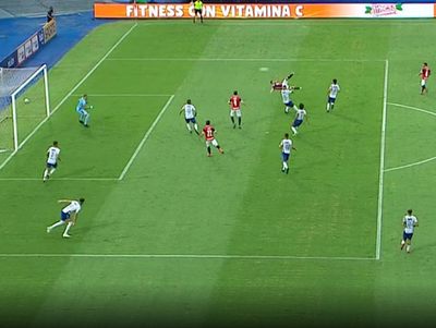 Campisi evita lo que hubiera sido un golazo de Óscar Ruíz