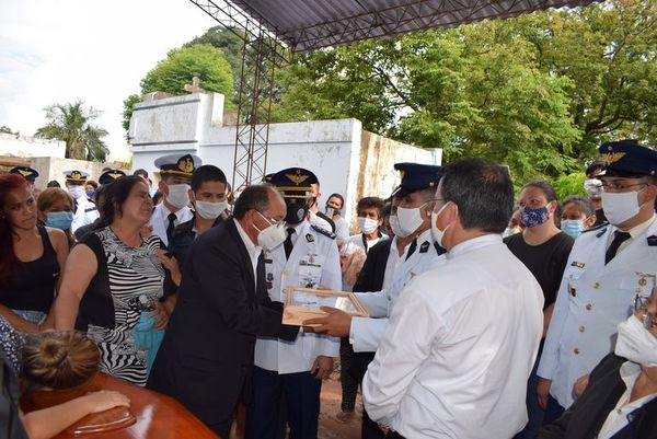 Emotiva despedida en Yaguarón del joven militar que falleció en el accidente aéreo - Nacionales - ABC Color