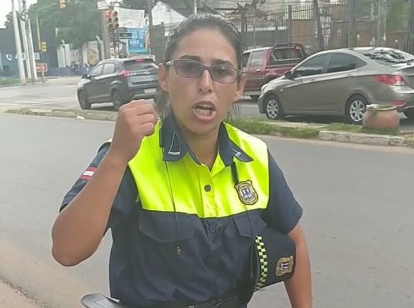 (Video). “Zorras” hicieron la boleta a conductora pero no quisieron entregarle