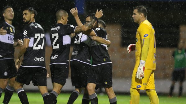 Por penales, el Olimpia de Gorosito suma su primera victoria