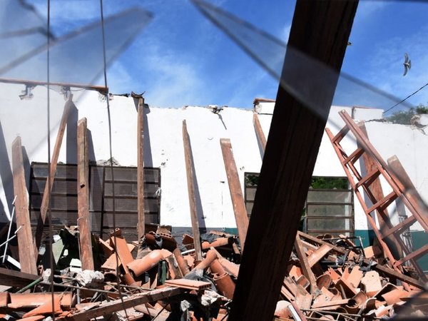 MEC adjudica reparación de aulas a empresa del puente de ñandutí