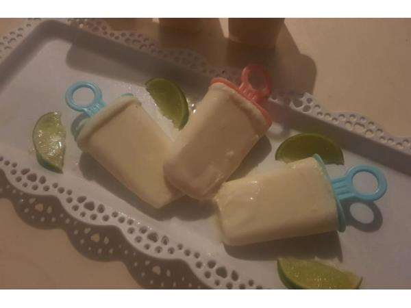Paleta cremosa de pie de limón