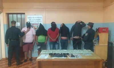 Cinco detenidos por transportar droga e intentar sobornar a policías