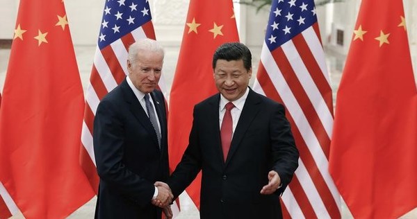 Joe Biden habla por teléfono con su homólogo chino Xi Jinping