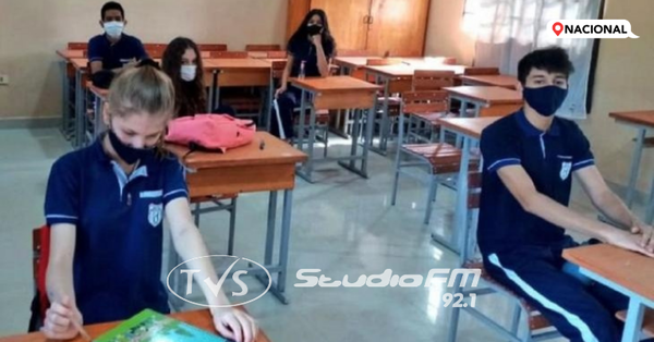 Padres dudan entre riesgo de clases presenciales y dificultad de las virtuales