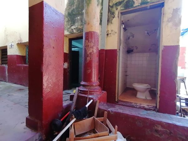 La Escuela República Argentina no tiene agua por problemas en las tuberías y recibió una ayuda de 450.000 del MEC, cuenta el director | Ñanduti
