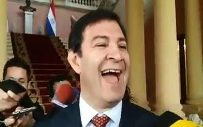 Senador “Trato apu'a” se atribuye la construcción del nuevo hospital - Noticiero Paraguay