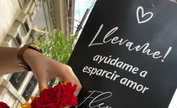 HOY / Veredas de Asunción amanecieron con rosas, claveles y girasoles