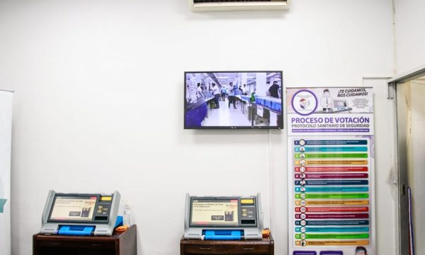 Habilitan máquinas de votación para capacitar en Terminal de Buses Asunción