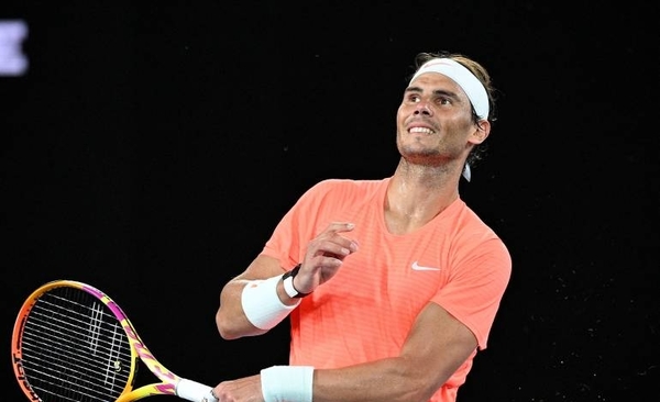 HOY / Nadal avanza con un práctico saque y tras recibir una "peineta"