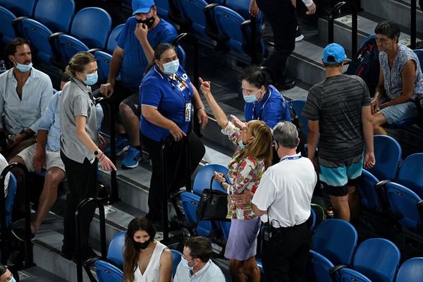El grosero gesto de una mujer a Rafael Nadal en pleno partido del Abierto de Australia - Tenis - ABC Color