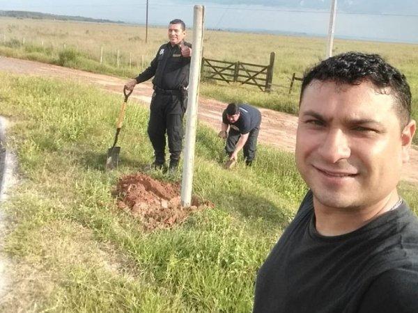 Cansado de accidentes, jefe de comisaría señalizó peligrosa curva