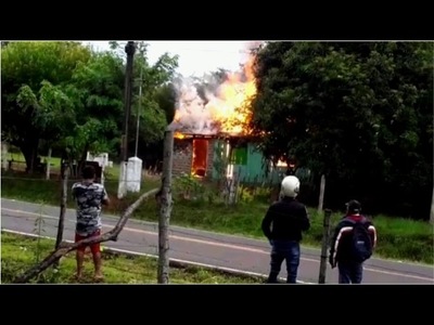 ADOLESCENTE CON DISCAPACIDAD Y UNA NIÑA SE SALVAN DE MILAGRO EN INCENDIO DE VIVIENDA