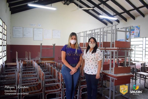 ENTREGA DE MOBILIARIOS A ESCUELAS Y COLEGIOS DE SAN JUAN DEL PARANÁ.