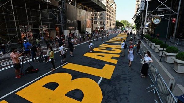 Policía levanta las barreras que protegían la Trump Tower en Nueva York