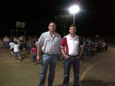 Megaestafa: Senador y su hermano se habrían quedado con 550 mil dólares de dinero de estafados
