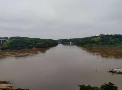 Reportan descenso del río Paraná