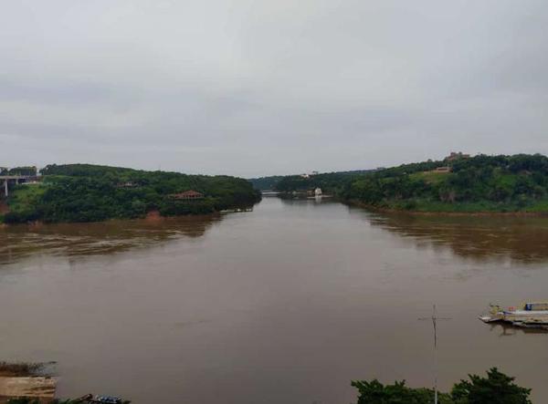 Reportan descenso del río Paraná