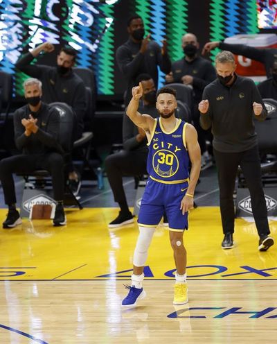 Curry da otra exhibición de 40 puntos - Básquetbol - ABC Color