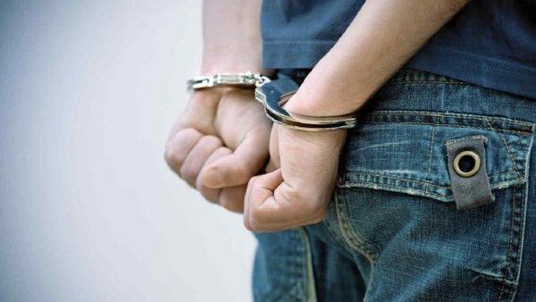 Detienen a hombre con orden de captura – Prensa 5