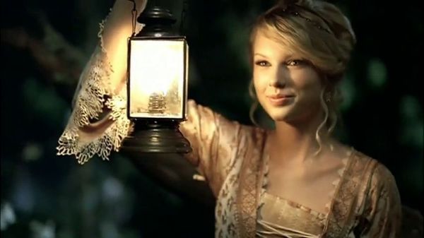 Taylor Swift estrenó la nueva versión de «Love Story», uno de sus mayores éxitos - Megacadena — Últimas Noticias de Paraguay