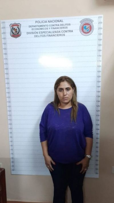 Detienen a una mujer que habría estafado a 450 personas